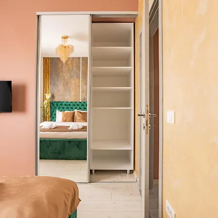 Smarald Wings 30 Apartment